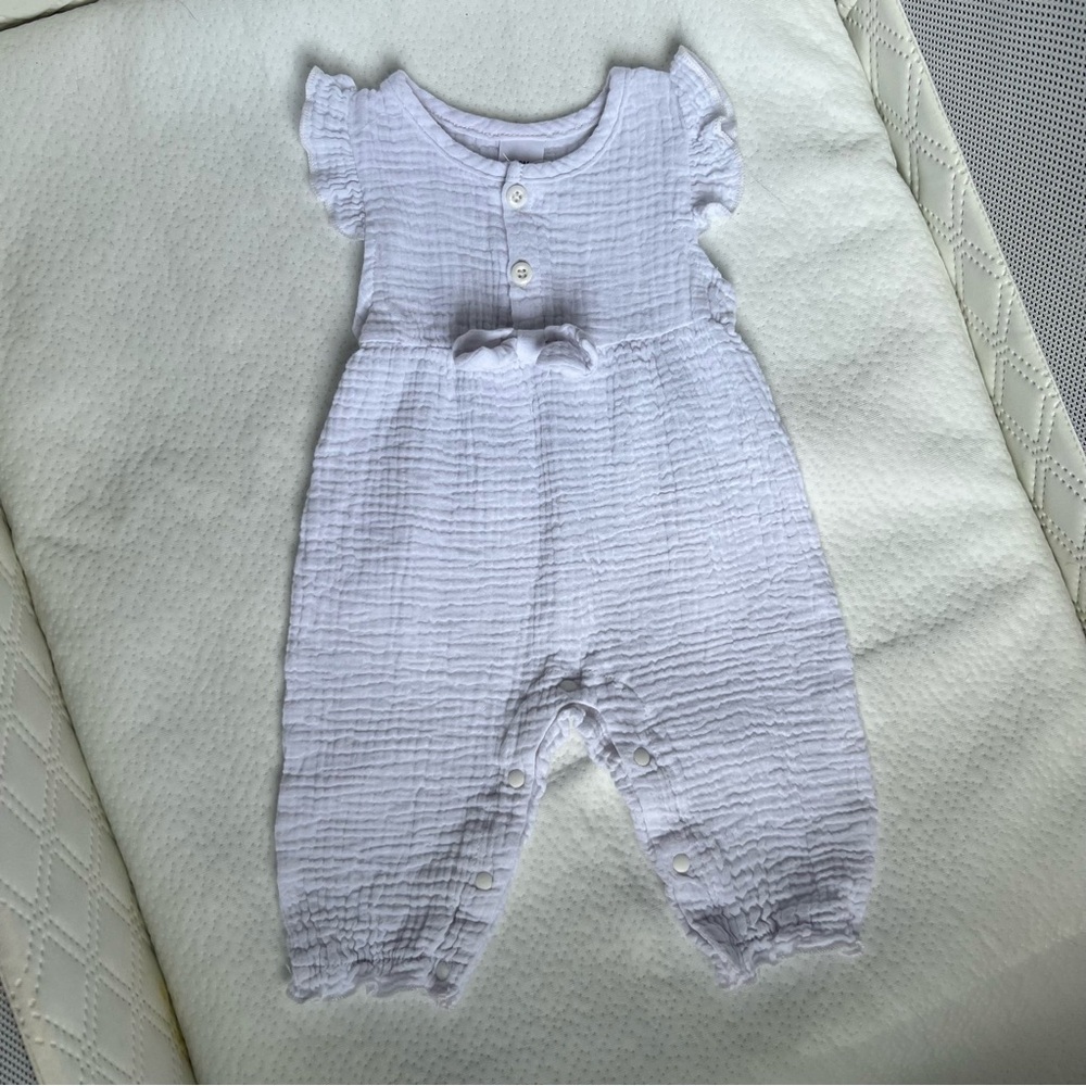 White Textured Baby Romper with Bow-runs large 0-3 month